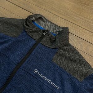 Vineyard Vines  Navy & Charcoal Quarter-Zip performance pull over Men’s Small